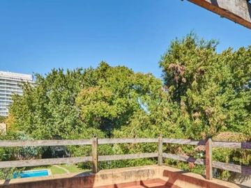 Casa en Venta. 4 amb. Piscina y Cochera. Olivos