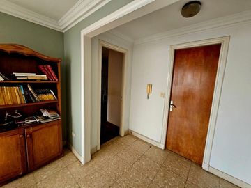 Casa en Venta. 4 amb. Piscina y Cochera. Olivos