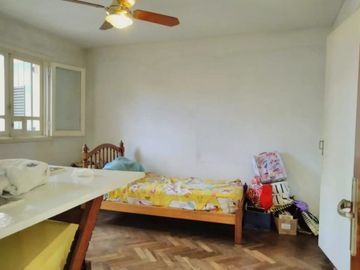 Casa en Venta. 4 amb. Piscina y Cochera. Olivos