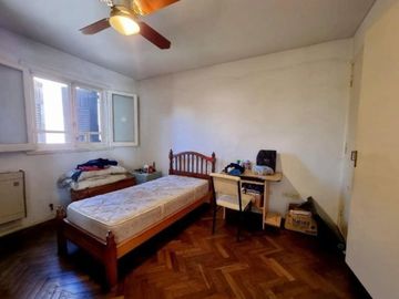 Casa en Venta. 4 amb. Piscina y Cochera. Olivos