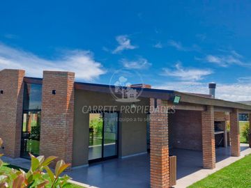 Casa en venta de 3 dormitorios con escritorio. Barrio San Pablo. Pilar.