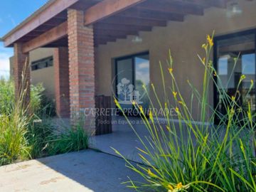 Casa en venta de 3 dormitorios con escritorio. Barrio San Pablo. Pilar.