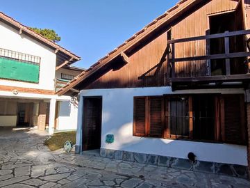 VENTA PH  y dos DEPARTAMENTOS  en  GESELL CENTRO