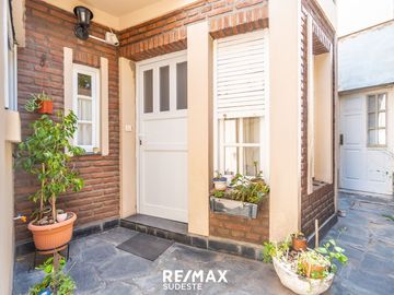 PH INTERNO - GRAN UBICACION CON PARRILLA