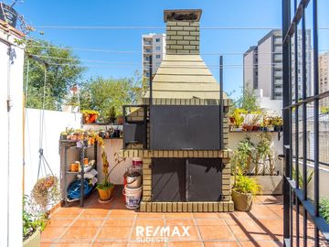 PH INTERNO - GRAN UBICACION CON PARRILLA