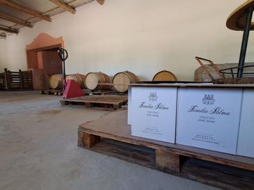 POSADA Y BODEGA EN VENTA