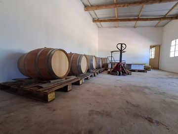 POSADA Y BODEGA EN VENTA