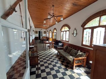POSADA Y BODEGA EN VENTA