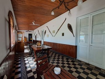POSADA Y BODEGA EN VENTA