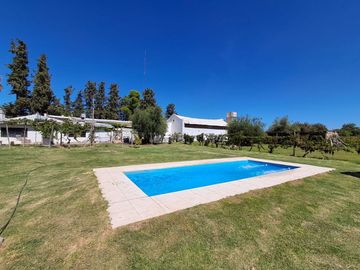 POSADA Y BODEGA EN VENTA