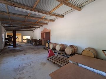 POSADA Y BODEGA EN VENTA