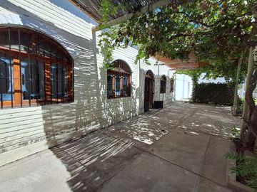 POSADA Y BODEGA EN VENTA