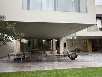 EXCLUSIVA RESIDENCIA EN VENTA
