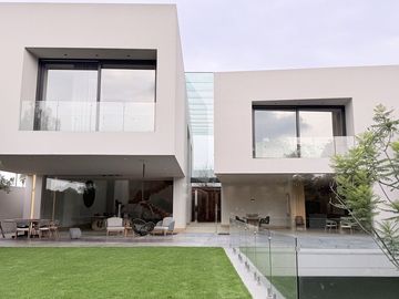 EXCLUSIVA RESIDENCIA EN VENTA