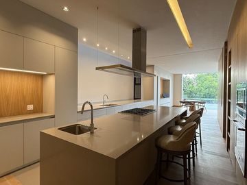 EXCLUSIVA RESIDENCIA EN VENTA