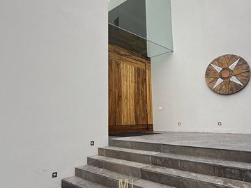 EXCLUSIVA RESIDENCIA EN VENTA