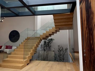 EXCLUSIVA RESIDENCIA EN VENTA
