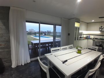 Casa de 4 ambientes con pileta en venta - Club de Campo Santa Clara al Sur - San Vicente