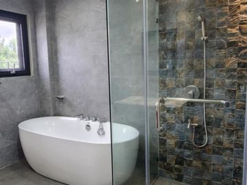 For Sale! House and Lot in Royal Villas Tagaytay 35M -AJCS