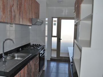 Vende departamento acogedor, excelente ubicación, condomini