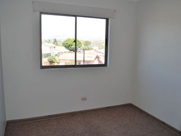 Vende departamento acogedor, excelente ubicación, condomini