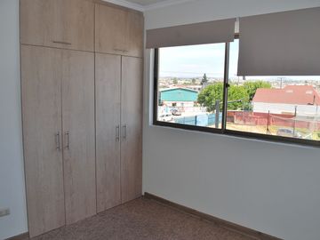 Vende departamento acogedor, excelente ubicación, condomini