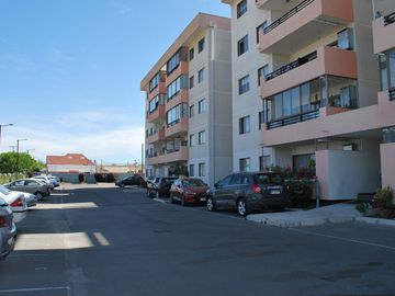 Vende departamento acogedor, excelente ubicación, condomini
