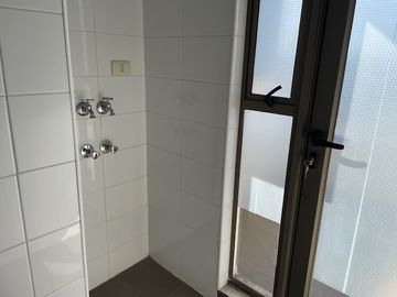 Vende departamento acogedor, excelente ubicación, condomini