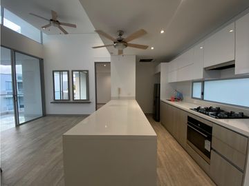 Serena del Mar - Venta de Apartamento en Cavana.