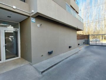 Dpto. 1 Dorm. en PB   Cochera en Complejo Cerrado 