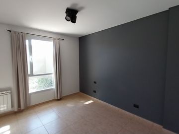 Dpto. 1 Dorm. en PB   Cochera en Complejo Cerrado 