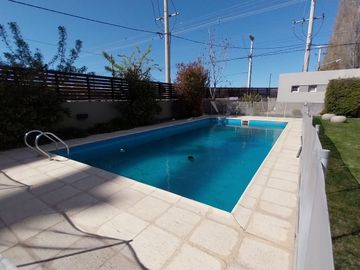 Dpto. 1 Dorm. en PB   Cochera en Complejo Cerrado 