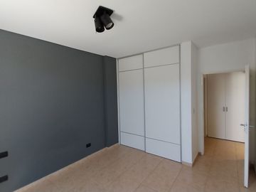 Dpto. 1 Dorm. en PB   Cochera en Complejo Cerrado 