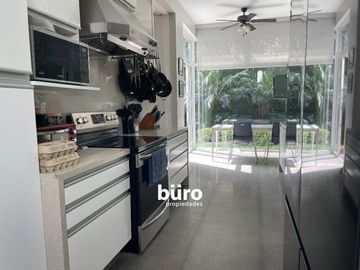 EXCLUSIVA CASA EN VENTA CON 6 DORMITORIOS EN SAN ISIDRO