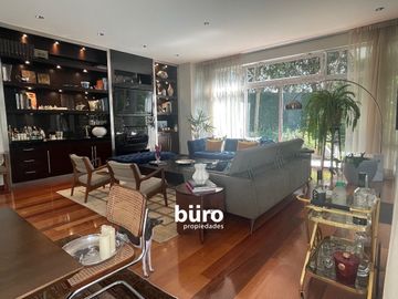 EXCLUSIVA CASA EN VENTA CON 6 DORMITORIOS EN SAN ISIDRO