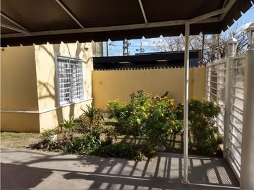 Casa en VENTA, Riobamba al 1300 Merlo Sur