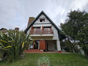 Chalet en venta de 3 dormitorios c/ cochera en Zona Sur