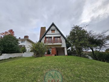 Chalet en venta de 3 dormitorios c/ cochera en Zona Sur