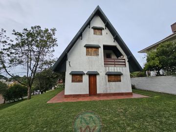 Chalet en venta de 3 dormitorios c/ cochera en Zona Sur
