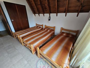Chalet en venta de 3 dormitorios c/ cochera en Zona Sur