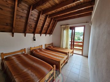 Chalet en venta de 3 dormitorios c/ cochera en Zona Sur