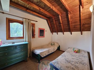 Chalet en venta de 3 dormitorios c/ cochera en Zona Sur