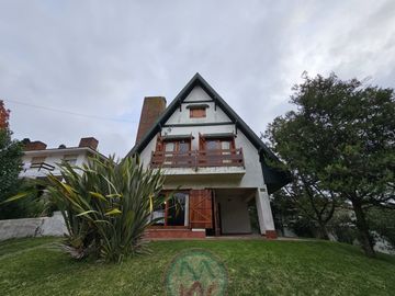 Chalet en venta de 3 dormitorios c/ cochera en Zona Sur