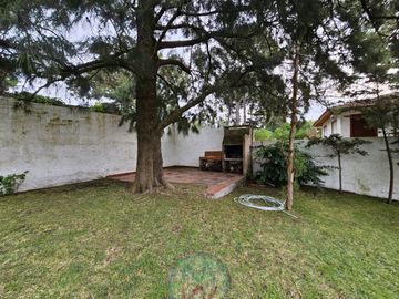 Chalet en venta de 3 dormitorios c/ cochera en Zona Sur