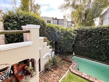 CASA EN VENTA EN PUNTA CHICA CON JARDIN Y PILETA