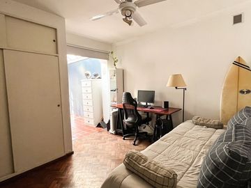 CASA EN VENTA EN PUNTA CHICA CON JARDIN Y PILETA