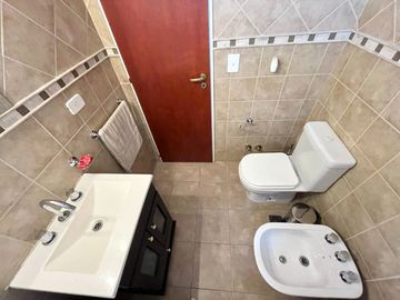 VENTA DEPTO. 2 AMB. BALCON ,TERRAZA CON 5 PARRILAS