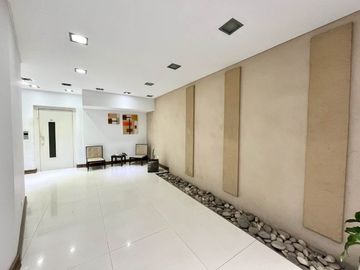 VENTA DEPTO. 2 AMB. BALCON ,TERRAZA CON 5 PARRILAS