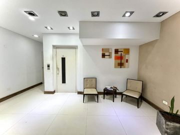 VENTA DEPTO. 2 AMB. BALCON ,TERRAZA CON 5 PARRILAS