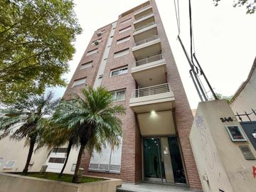 VENTA DEPTO. 2 AMB. BALCON ,TERRAZA CON 5 PARRILAS